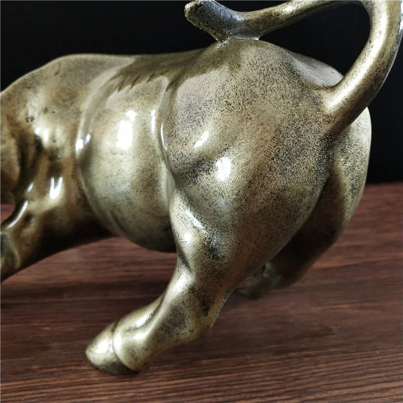 Bronze Bull Statue Ornament Wall Street Cattle Sculpture Statue Charging Stock Market Resin Mascot Home Office Decoration Gifts