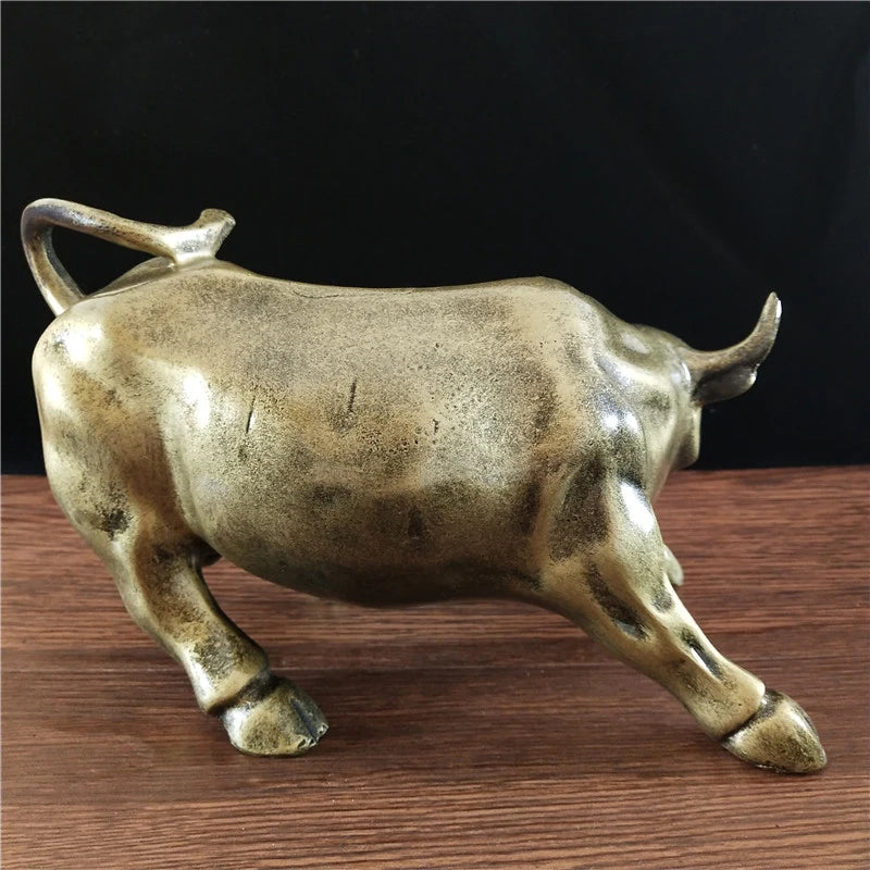 Bronze Bull Statue Ornament Wall Street Cattle Sculpture Statue Charging Stock Market Resin Mascot Home Office Decoration Gifts