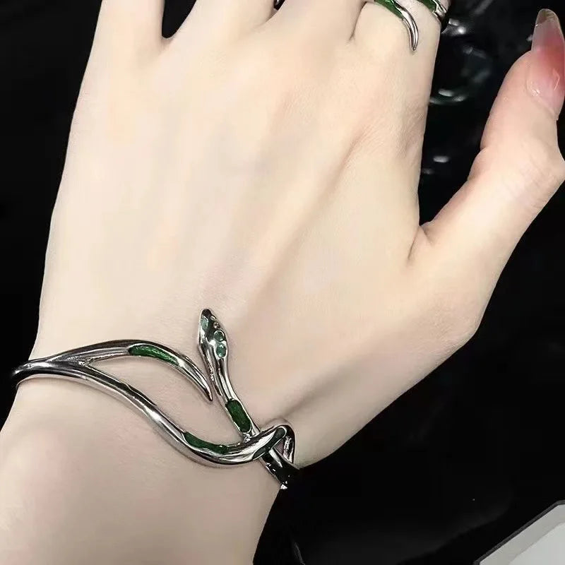 2025 New Fashion Green Snake Bracelet For Women Trendy Unique Design Animal Adjustable Bracelet Wedding Jewelry Birthday Gifts